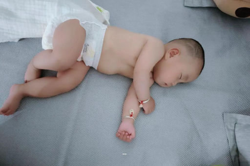 新疆孕妇肚脐周围发青